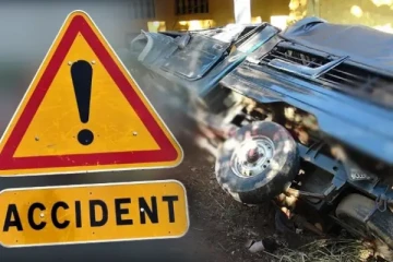 75 அடி பள்ளத்தில் விழுந்த ஜீப் - 10 பேர் படுகாயம்