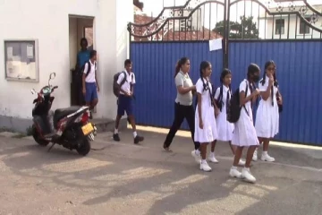 அதிபர் மற்றும் ஆசிரியர் மீது கடும் தாக்குதல் - மூடப்பட்டது பாடசாலை