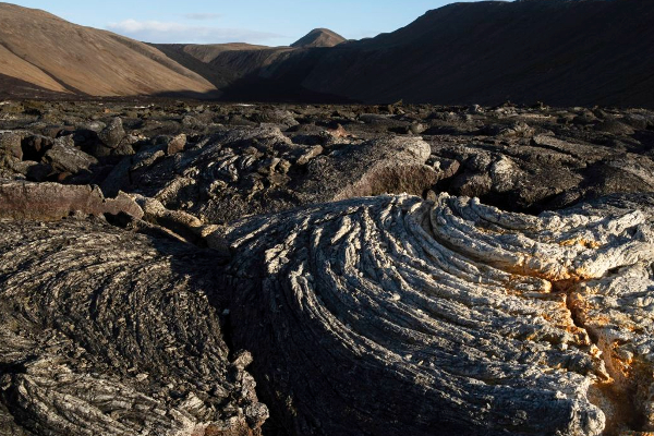 ஐஸ்லாந்தில் 14 மணித்தியாலத்தில் 800 முறை நில அதிர்வு : அவசர நிலை பிரகடனம் | 800 Earthquakes In 14 Hours In Iceland Emergency