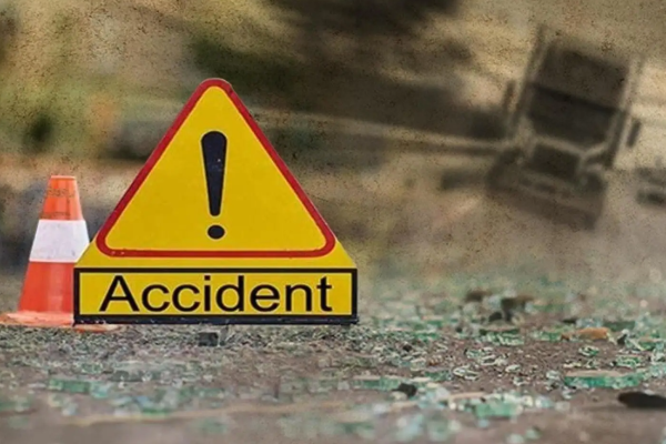 திருகோணமலையில் கார் விபத்து: குழந்தை உட்பட நான்கு பேர் காயம் | Car Accident Four People Iinjured Trinco