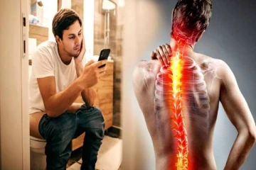 டாய்லெட்டில் செல்போன் பயன்படுத்துபவரை தாக்கும் நோய்கள்- ஆண்களே உஷாரா இருங்க