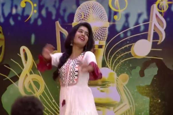 பிக் பாஸ் வீட்டில் நடனமாடி ரசிகர்களின் மனதை கவர்ந்த இலங்கைப் பெண் ஜனனி! | Sri Lankan Girl Janany Danced Bigg Boss Impressed