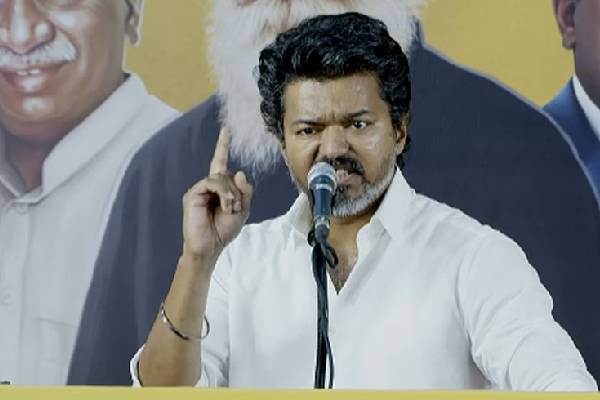 இந்த தற்குறிகள் ஒன்று சேர்ந்து வாழ்நாள் முழுக்க... - எச்சரித்த விஜய் | Vijay Slams Dmk For Comment Tharkuri On Tvk Cadres