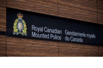 கனடாவில் ஸ்கை டைவிங் பயிற்றுவிப்பாளர் விபத்தில் சிக்கி பலி