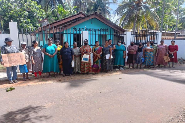 நலன்புரி உதவித்திட்டத்தில் முறைகேடு - தமிழர் பகுதியில் கிளம்பியுள்ள மக்கள் எதிர்ப்பு | Welfare Assistance Fraud Vavuniya People Protest