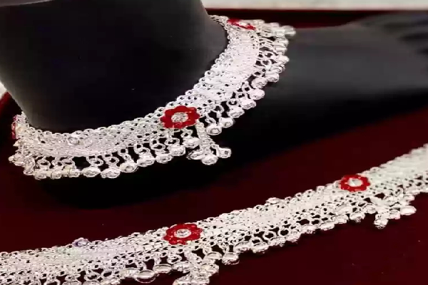 நகைப்பிரியர்கள் ஹேப்பி; இன்றும் குறைந்த தங்கம் விலை! | Happy Jewellers Low Gold Prices Today