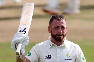 4 சிக்ஸர்கள், 40 பவுண்டரிகளுடன் 313 ஓட்டங்கள் விளாசல்! அடித்து நொறுக்கிய வீரர்