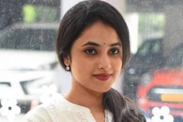 கிளாமருக்கு மாறிய நடிகை ப்ரியாங்கா மோகன்- இணையத்தை பற்ற வைத்த போட்டோஷுட்