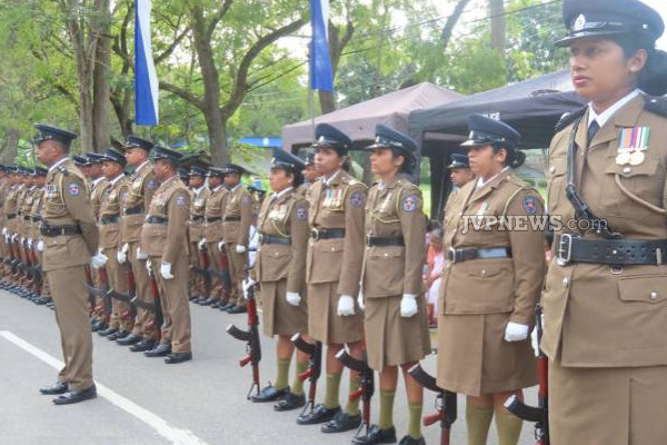 நாட்டிற்காக உயிரிழந்த தனது பொலிஸ் மகனின் பெயரை தேடி அழுத தாய்! | Cry Mother Searches Name Her Deceased Police Son
