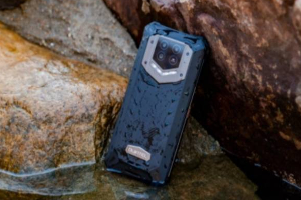 15600mAh பேட்டரி கொண்ட உலகின் முதல் ஸ்மார்ட்போன்... இதன் விலை மற்றும் சிறப்பு அம்சம் என்ன தெரியுமா? | Oukitel Wp15 Rugged Smartphone Launched 15600Mah