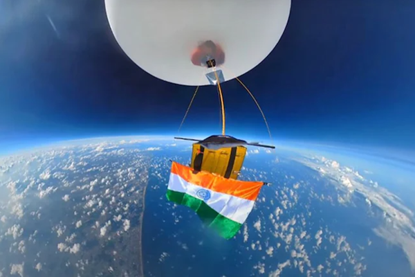 இந்தியாவை கௌரவப்படுத்திய ஸ்பேஸ் கிட்ஸ் இந்தியா அமைப்பு - விண்வெளியில் பறந்த தேசிய கொடி! - ஐபிசி தமிழ்