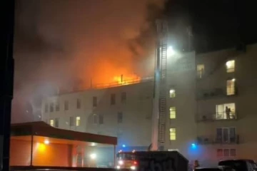 தங்கும் விடுதியில் ஏற்பட்ட பயங்கர தீ விபத்தில் 10 பேர் பலி! 20 பேர் மாயமானதால் அதிர்ச்சி