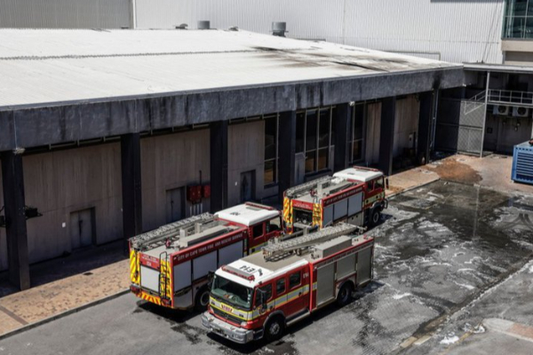 தென்னாப்பிரிக்காவின் கேப் டவுன் விமான நிலையத்தில் தீ விபத்து | Fire At Cape Town Airport In South Africa