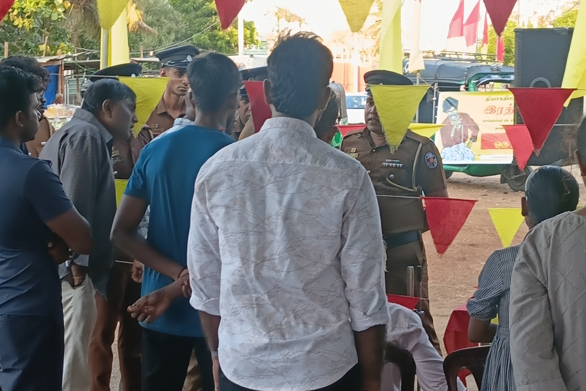 தியாக தீபம் திலீபனின் நினைவிடத்தில் அத்துமீறி நுழைந்து ஒலிபெருக்கி சாதனங்களை பிடுங்கி சென்ற பொலிஸார் | Police Seized Loudspeaker Equipment Thyaga Deepam