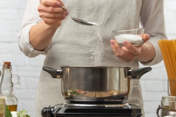 உப்பை குறைவாக சாப்பிடுபர்களா நீங்கள்? இது உங்களுக்கான பதிவு