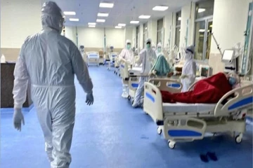 செயல் இழக்கும் நிலையில் ராகம வைத்தியசாலை -  மருத்துவமனை தாழ்வாரங்களில் குவிந்துள்ள சடலங்கள்