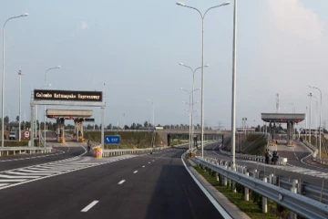 அதிவேக நெடுஞ்சாலை ஊழியர்கள் வேலை நிறுத்த போராட்டம்!