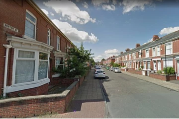 பிரித்தானியாவில் 16 வயது சிறுவன் குத்திக் கொலை: 2 பேருக்கு பொலிஸார் வலைவீச்சு