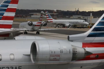 அமெரிக்காவில் ஒரே நாளில் 2,000 விமான சேவைகள் ரத்து ; 7,000 விமானங்கள் சேவை தாமதம்