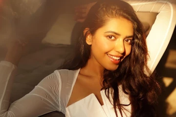 திடீரென அழகி போட்டியில் இருந்து வெளியேறிய நடிகர் ராஜசேகரின் மகள்!