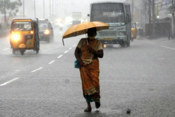 தமிழகத்தில் 3 நாட்களுக்கு கன மழை பெய்யும் - வானிலை ஆய்வு மையம்