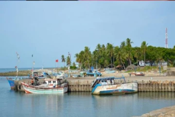 கடலுக்கு சென்ற யாழ் மீனவர்கள் கரை திரும்பவில்லை:தேடிச் செல்ல ஏனைய மீனவர்களிடம் எரிபொருள் இல்லை