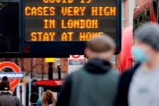 பிரித்தானியாவில் ஒரே நாளில் எதிர்பாராத உச்சத்தை தொட்ட கொரோனா பாதிப்பு!