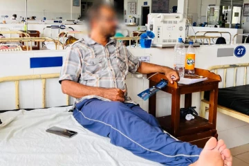 தவிசாளர் மீது தாக்குதல் நடத்திய மாநகர சபை உறுப்பினர் தப்பியோட்டம் (Photos)