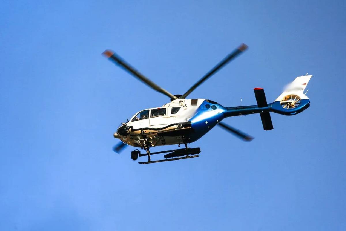 பக்தர்களுடன் பத்ரிநாத்திலிருந்து திரும்பிய ஹெலிகொப்டர் விபத்து | Helicopter Onboard 6 People Missing At Uttarakhand பக்தர்களுடன் பத்ரிநாத்திலிருந்து திரும்பிய ஹெலிகொப்டர் விபத்து | Helicopter Onboard 6 People Missing At Uttarakhand