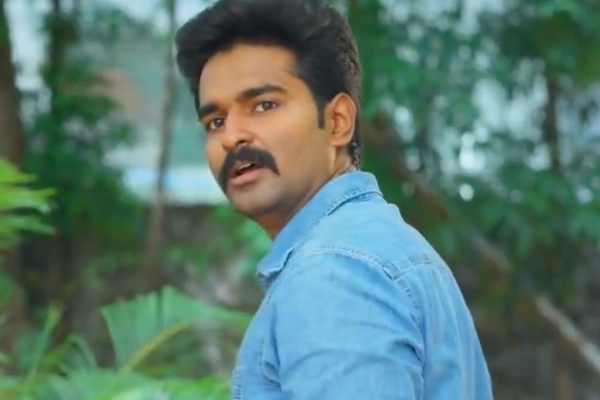 அச்சு அசல் சிவகார்த்திகேயன் போலவே இருக்கும் பிரபல நடிகர்.. யார் தெரியுமா | Sivakarthikeyan Look Alike Actor Photo Viral