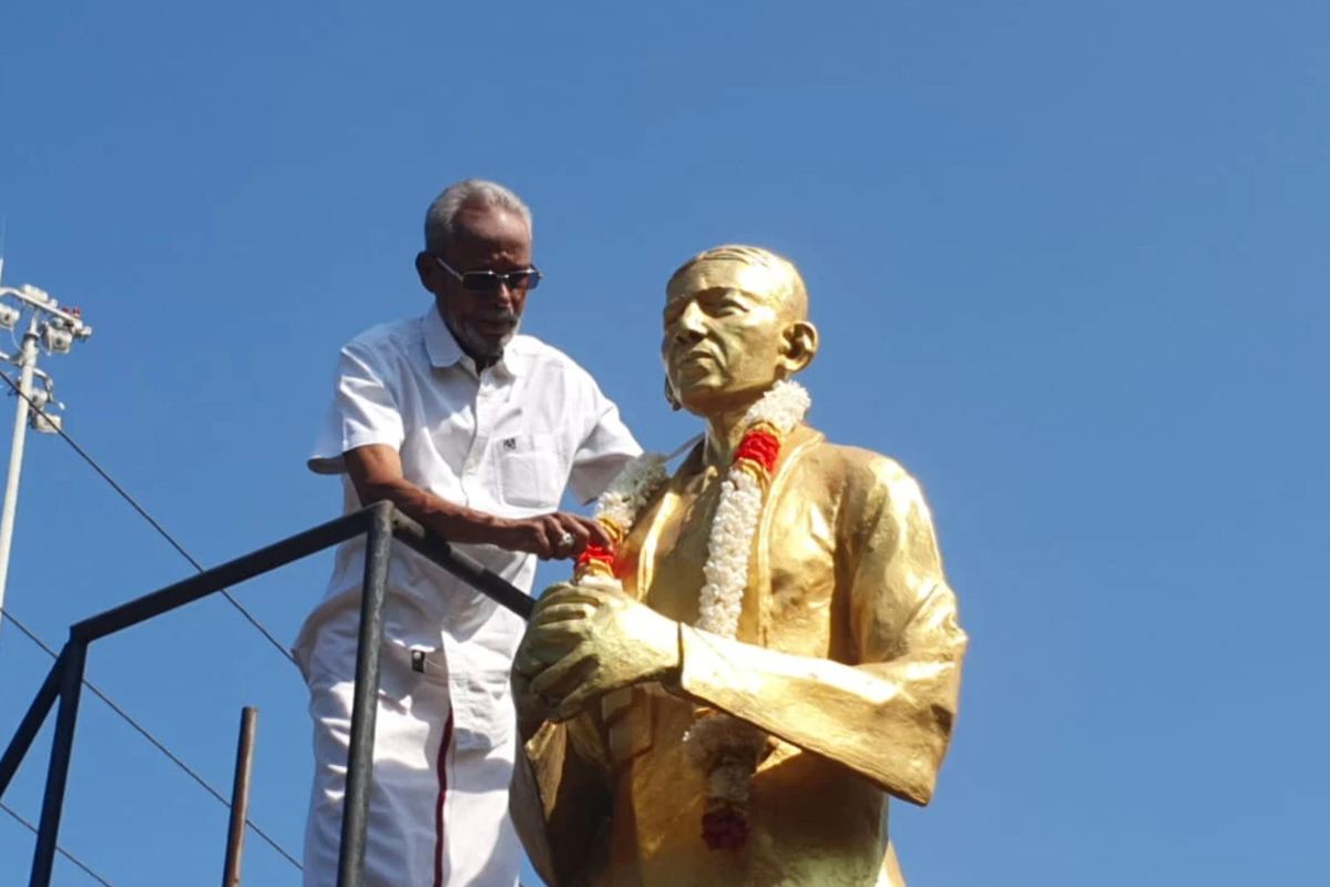 வடக்கு - கிழக்கில் முன்னெடுக்கப்பட்ட தந்தை செல்வாவின் 128வது ஜனன தின நிகழ்வு | Floral Tributes To Father Selva S Statue வடக்கு - கிழக்கில் முன்னெடுக்கப்பட்ட தந்தை செல்வாவின் 128வது ஜனன தின நிகழ்வு | Floral Tributes To Father Selva S Statue