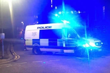 லண்டனில் பயங்கரம்! 2 பொலிஸார் உட்பட 3 பேருக்கு சரமாரி வெட்டு!