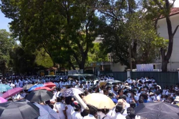 ஆர்ப்பாட்டத்தால் கடும் வாகன நெரிசல்!