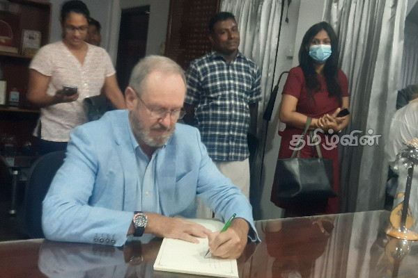ஐ.நா பிரதிநிதிகளுக்கும் யாழ். முதல்வருக்கும் இடையில் சந்திப்பு (Photos) | United Nation Srilanka Jaffna Municipal Council ஐ.நா பிரதிநிதிகளுக்கும் யாழ். முதல்வருக்கும் இடையில் சந்திப்பு (Photos) | United Nation Srilanka Jaffna Municipal Council