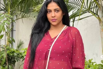 ட்ரான்ஸ்பெரண்ட் ஆடையில் பாக்கியலட்சுமி சீரியல் நடிகை ரேஷ்மா.. புகைப்படங்கள்..