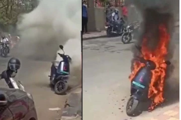 திடீரென தீப்பிடித்து எரிந்த எலெக்ட்ரிக் ஸ்கூட்டர்! அதிர்ச்சி கொடுத்த காணொளி