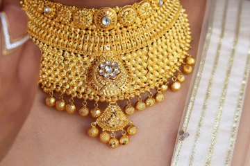 நகை வாங்க போறீங்களா? இதோ இன்றைய தங்கம் விலை!