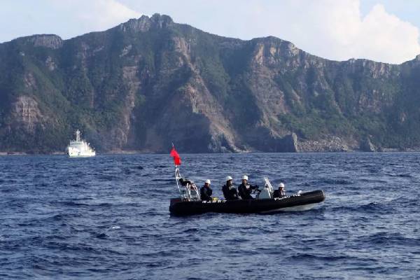 இரண்டு மீன்பிடி படகுகள்... சர்ச்சைக்குரிய தீவு: மோசமடையும் சீனா - ஜப்பான் பகை | Chinese And Japanese Boats