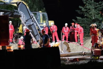 தோண்டிய பள்ளத்தில் மொத்தமாக புதைந்து போன ஊழியர்கள்... கனடாவில் பெரும் விபத்து