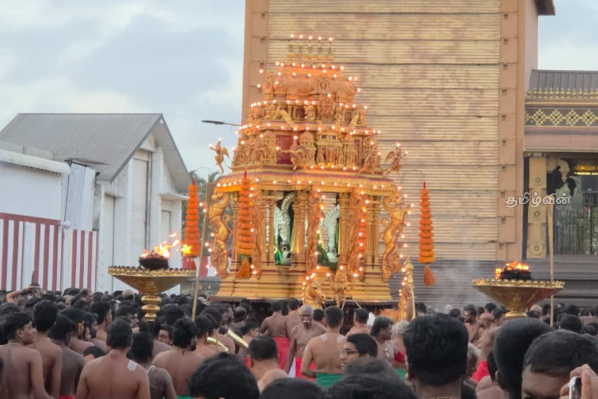 யாழ். கந்தனை காண குவியும் பக்தர்கள் - சிறப்பாக நடந்து முடிந்த 10ஆம் நாள் மஞ்சத் திருவிழா | Jaffna Devotees Gather To See Kanthan யாழ். கந்தனை காண குவியும் பக்தர்கள் - சிறப்பாக நடந்து முடிந்த 10ஆம் நாள் மஞ்சத் திருவிழா | Jaffna Devotees Gather To See Kanthan