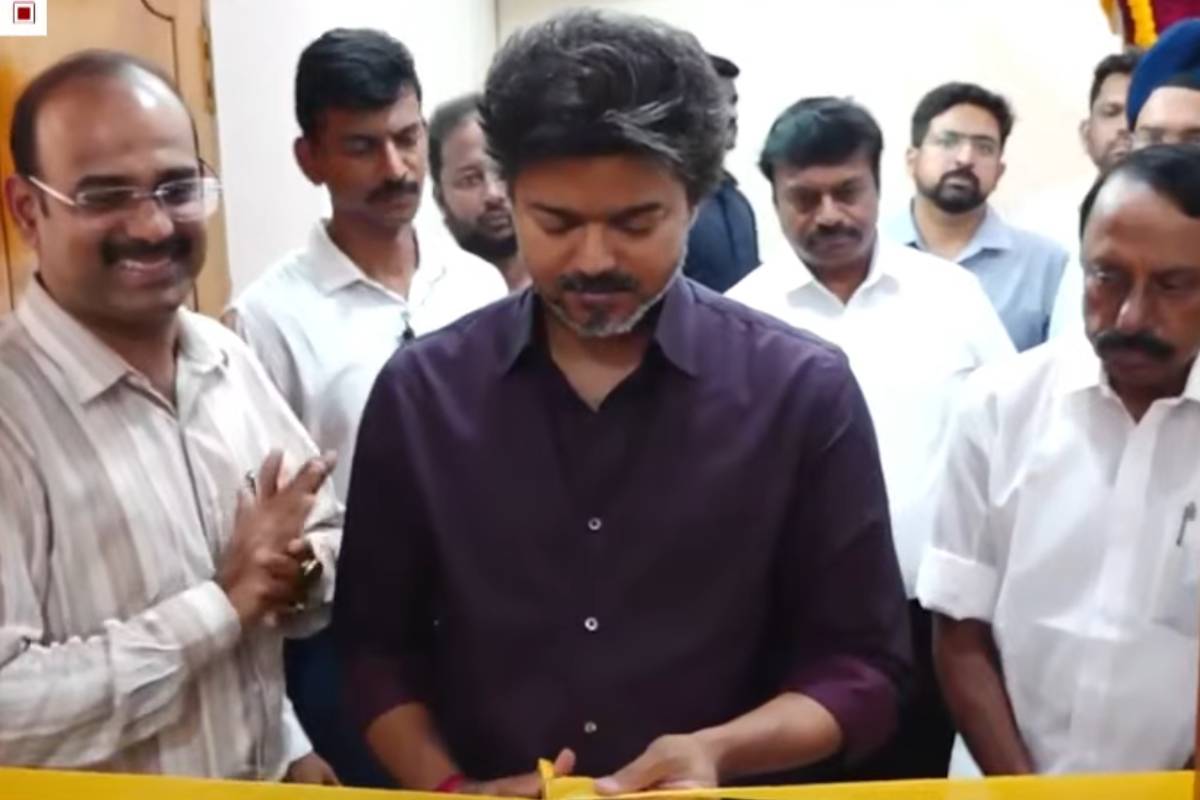 முதல்வராக பொறுப்பேற்ற பிறகு முதன்முறையாக பெரம்பூரில் விஜய் | Cm Vijay Visits Perambur Mla Office Inauguration முதல்வராக பொறுப்பேற்ற பிறகு முதன்முறையாக பெரம்பூரில் விஜய் | Cm Vijay Visits Perambur Mla Office Inauguration