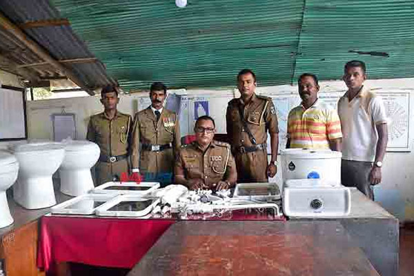 மன்னாரில் குளியல் அறை உபகரணங்கள் திருட்டு | Theft Of Bathroom Equipment In Mannar