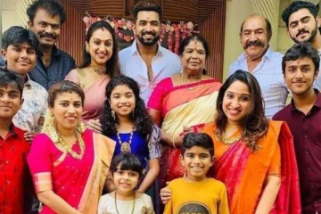 விஜயகுமார் வீட்டில் மூன்று தலைமுறையும் இணைந்து கொண்டாடிய தீபாவளி.. அழகிய குடும்ப புகைப்படம்