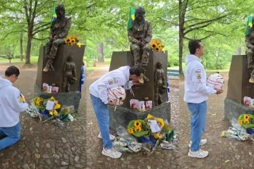 சிலையின் காலில் முத்தமிட்டு வணங்கிய அஜித்குமார் - யார் இந்த அயர்டன் சென்னா?