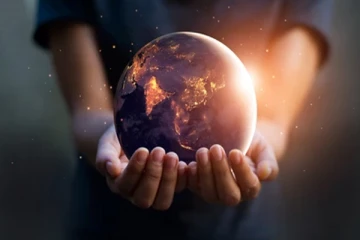 பூமி 365 நாட்களில் சூரியனைச் சுற்றி வந்து விடுகிறது என்பதை எப்படி கண்டுபிடித்தனர்?