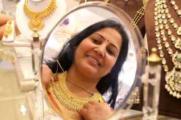 இல்லத்தரசிகளுக்கு மகிழ்ச்சியை ஏற்படுத்திய  தங்கம் விலை!