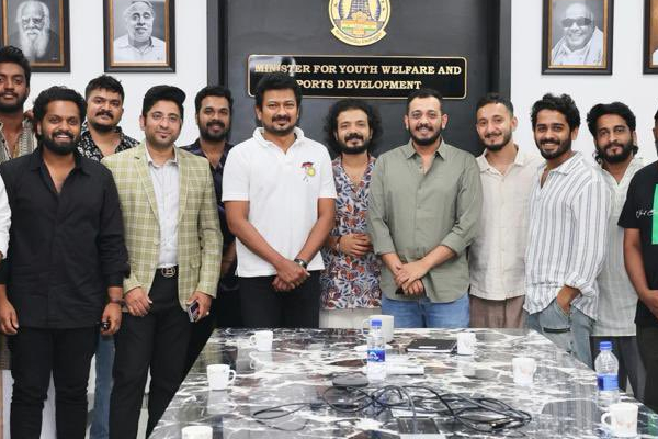 மாபெரும் வெற்றியடைந்த மஞ்சுமெல் பாய்ஸ்.. படக்குழுவை நேரில் அழைத்து பாராட்டிய கமல் ஹாசன் | Kamal Haasan Meets Manjummel Boys Team