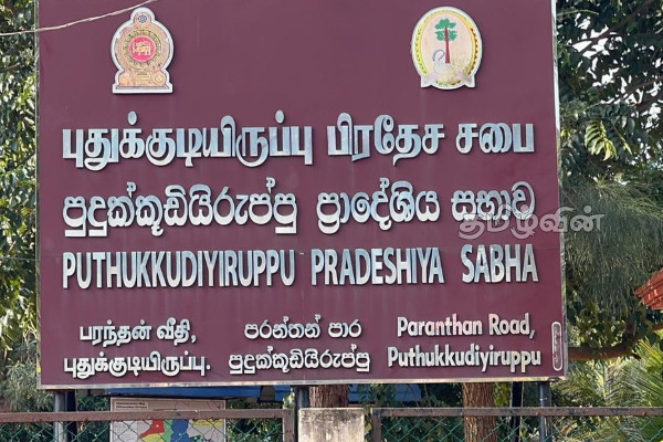 மட்டக்களப்பில் போக்குவரத்திற்கு இடையூறாக இருந்த 41 கால்நடைகள் மடக்கிப்பிடிப்பு | 41 Cattle Seized Obstructing Traffic Batticaloa