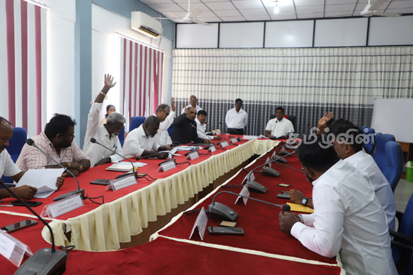 மன்னார் நகர சபையின் மாதாந்த அமர்வில் அமளிதுமளி! சபை உறுப்பினர்கள் ஐவர் வெளிநடப்பு 7 Gallery
