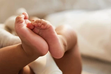 இரண்டு வயது குழந்தையை கொல்ல முயற்சித்த நபர் ; பொதுமக்களிடம் உதவி கோரும் பொலிஸார்